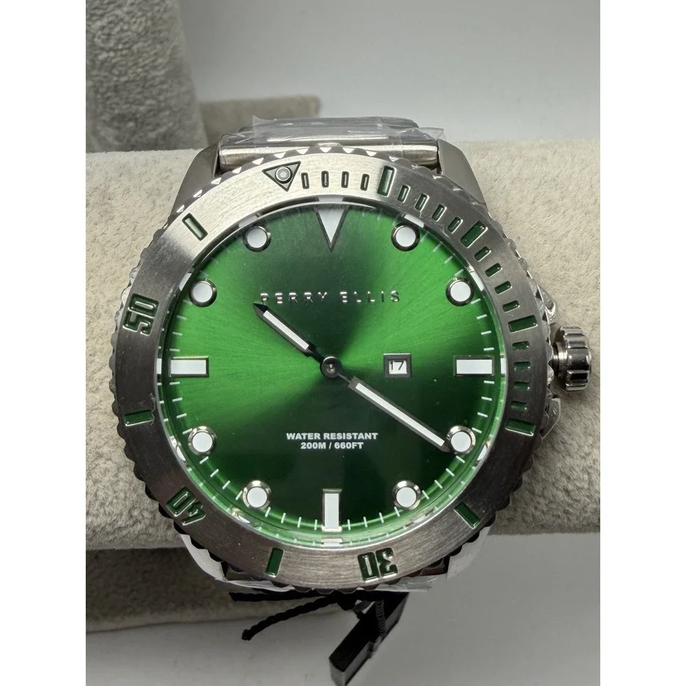 Perry Ellis Mens Divers Watch 02003-02 New Battery Green Dial 45MM 7.5